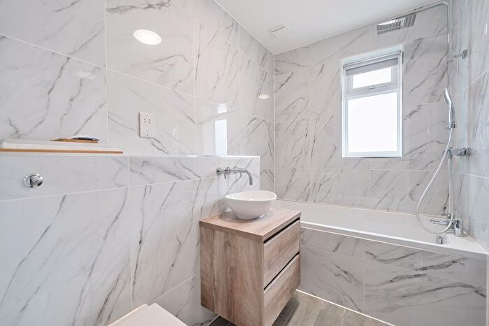 2 Bedroom Flat To Rent In Coulsdon Road, Old Coulsdon, Coulsdon, CR5