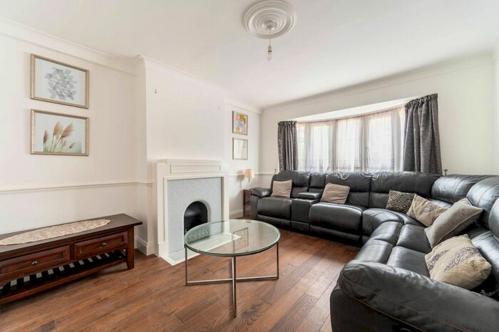 5 Bedroom Semi-Detached House To Rent In Tavistock Avenue, Perivale, Greenford, UB6