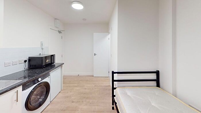 1 Bedroom Terraced House To Rent In Glenister Park Road, London, SW16