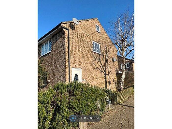 2 Bedroom End Of Terrace House To Rent In College Gardens, London, SW17