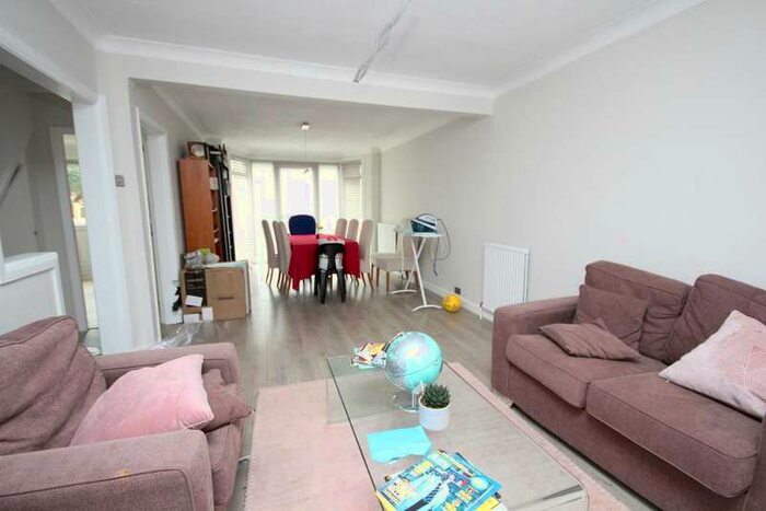 4 Bedroom Semi-Detached House To Rent In Broadfields Avenue, Edgware, Middlesex, HA8