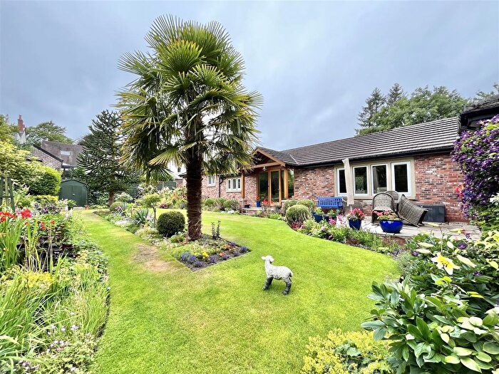 3 Bedroom Detached Bungalow For Sale In Mottram Road, Stalybridge, SK15