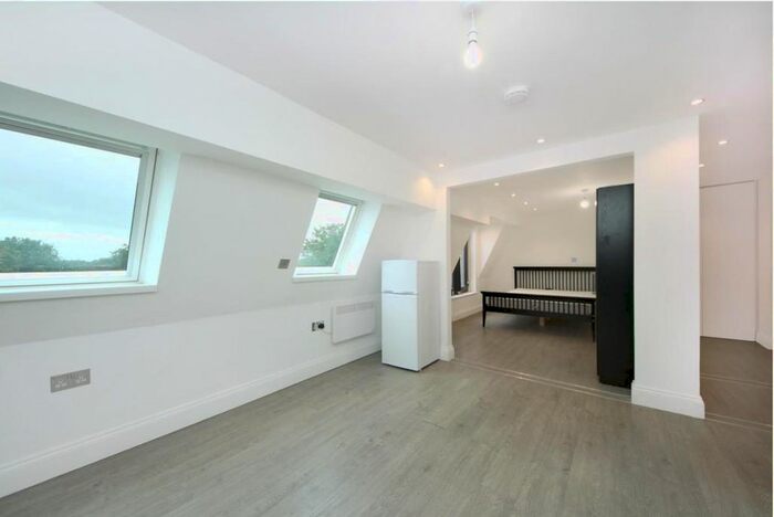 Studio To Rent In The Metro Centre, St. Johns Road, Isleworth, TW7
