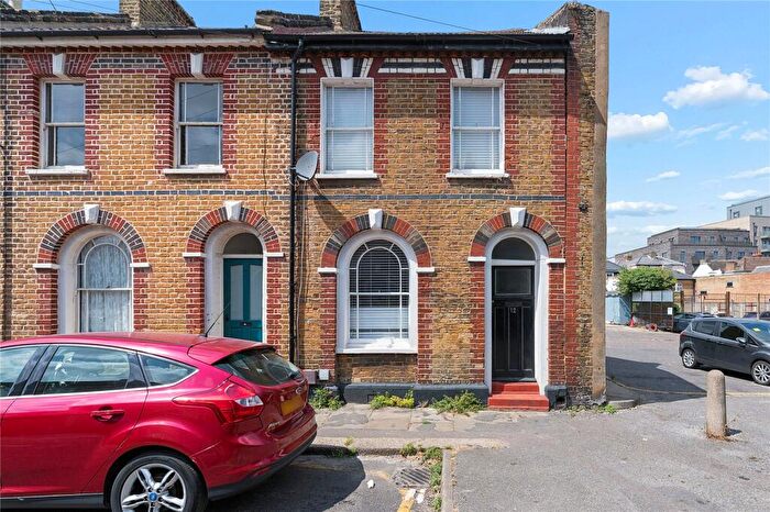 2 Bedroom End Of Terrace House For Sale In Berkley Road, Gravesend, Kent, DA12