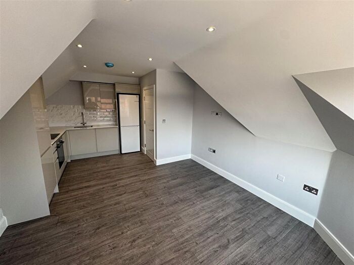 1 Bedroom Flat To Rent In Green Lanes, Palmers Green, N13