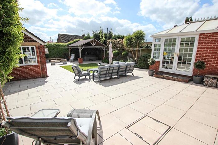 3 Bedroom Semi Detached House For Sale In Pipering Lane, Doncaster, DN5