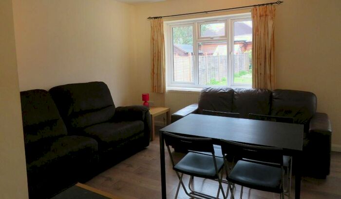 6 Bedroom Semi-Detached House To Rent In Woodbridge Hill Gardens, Guildford, GU2