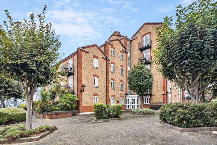 2 Bedroom Flat For Sale In Rotherhithe Street, Rotherhithe, SE16