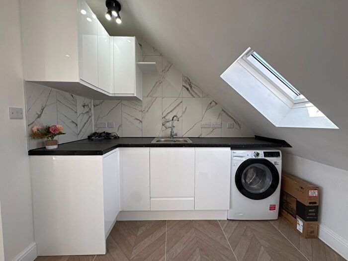 Studio To Rent In Meads Lane, Ilford, Essex, IG3