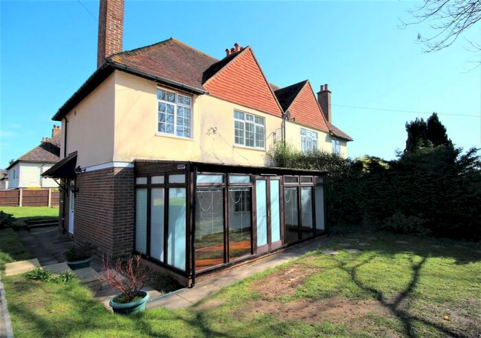 3 Bedroom House To Rent In Fowlers Croft, Compton, Guildford, GU3