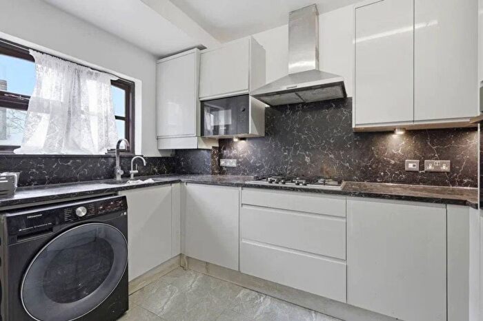4 Bedroom Terraced House To Rent In Wrights Road, Bow, London, E3