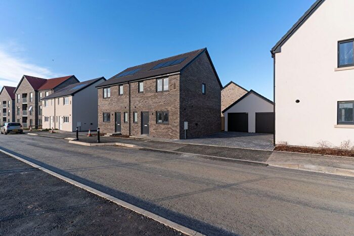 3 Bedroom Semi-Detached House For Sale In Littlemoor Road, Weymouth, DT3