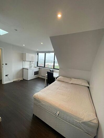 1 Bedroom Flat To Rent In Hassop Road, London, NW2