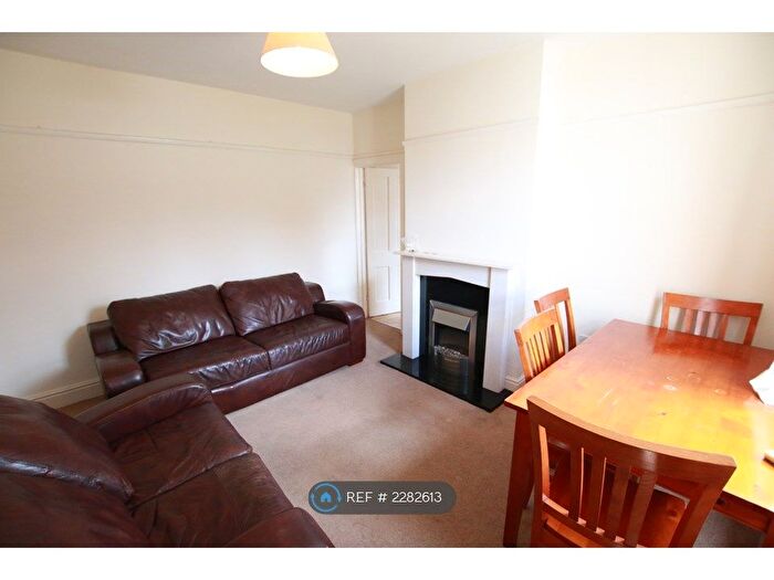 4 Bedroom Terraced House To Rent In Grange Avenue, Reading, RG6