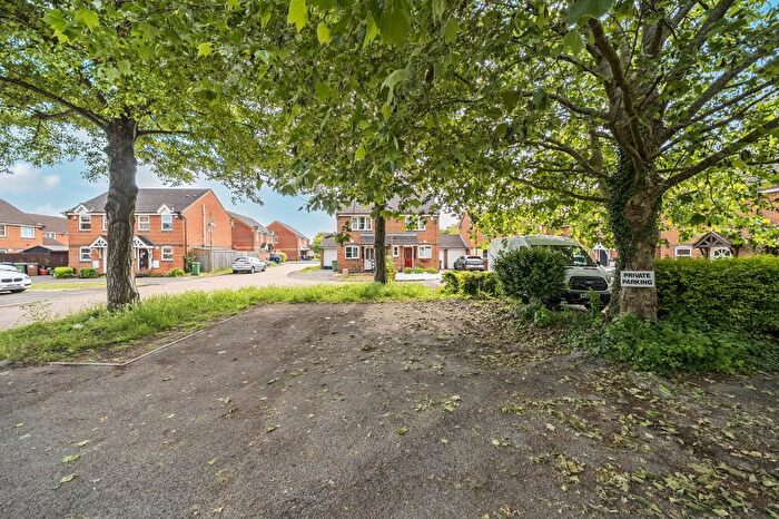 1 Bedroom Maisonette For Sale In Rowan Grove, Oxford, OX4