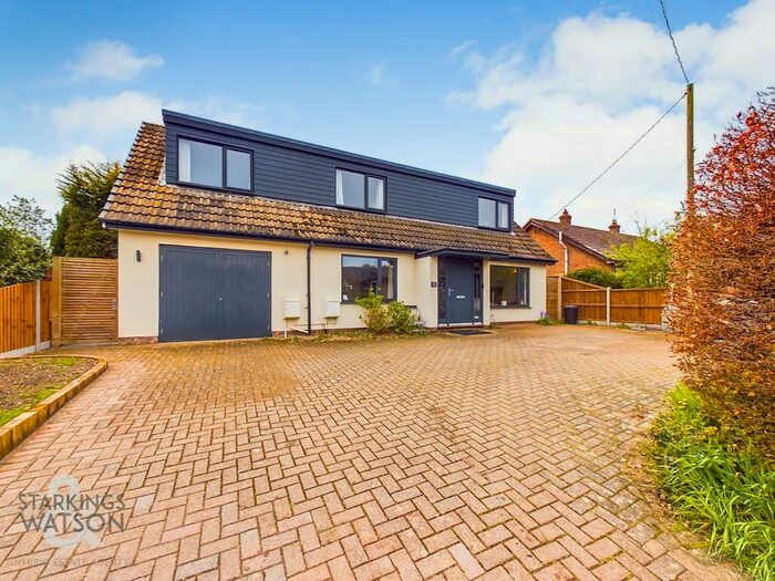 4 Bedroom Chalet To Rent In Cuttons Corner, Hemblington, Norwich, NR13