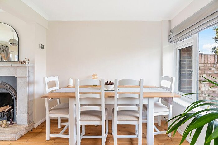 2 Bedroom Semi-detached House For Sale In The Glade, Staines-Upon-Thames, TW18