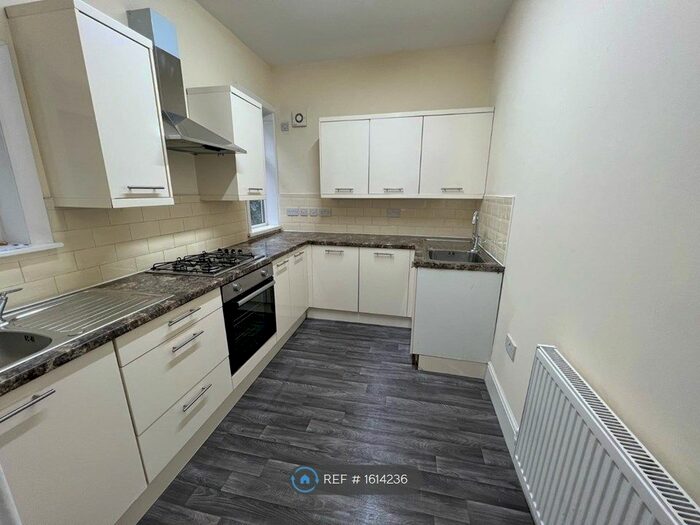 3 Bedroom Semi-Detached House To Rent In Winchester Avenue, Prestwich, Manchester, M25