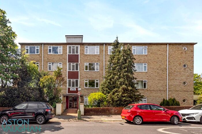 2 Bedroom Flat To Rent In Devonshire Court, The Drive, Hove, BN3