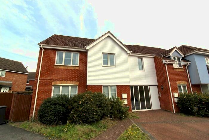 1 Bedroom Flat To Rent In Drake Close, Stowmarket, Suffolk, IP14