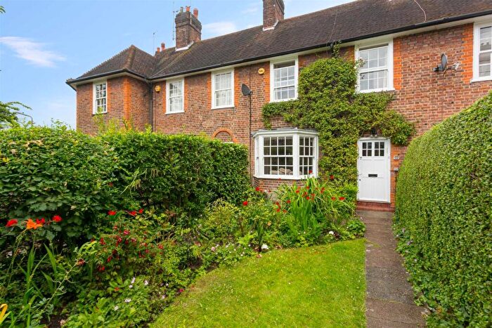 2 Bedroom Terraced House For Sale In Corringway Hampstead Garden Suburb, NW11