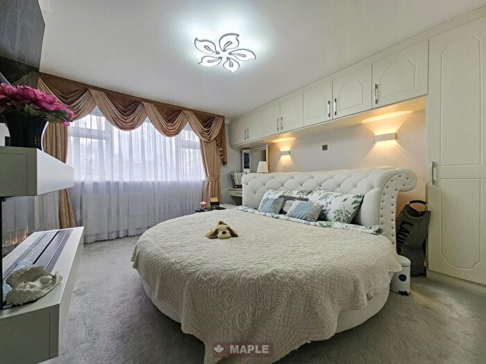 2 Bedroom Maisonette For Sale In Milton Road, Hillingdon, UB10