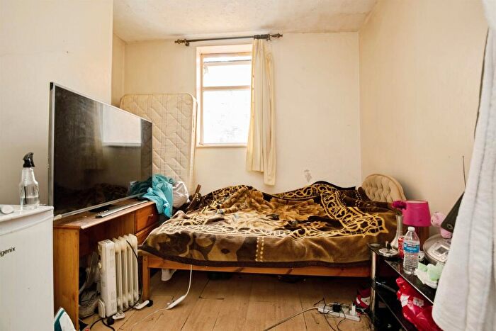 3 Bedroom Terraced House For Sale In Comet Street, Adamsdown, Cardiff, CF24