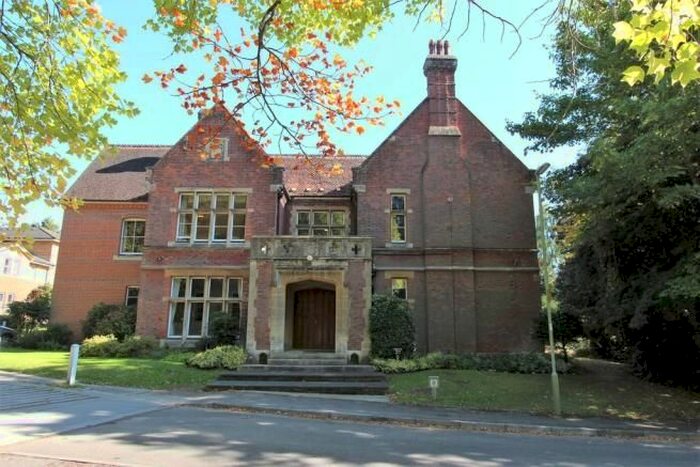 2 Bedroom Flat To Rent In Oakwood House, Otterbourne, Winchester, United Kingdom, SO21