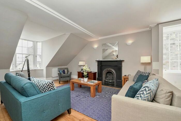 3 Bedroom Flat To Rent In North Castle Street, New Town, Edinburgh, EH2