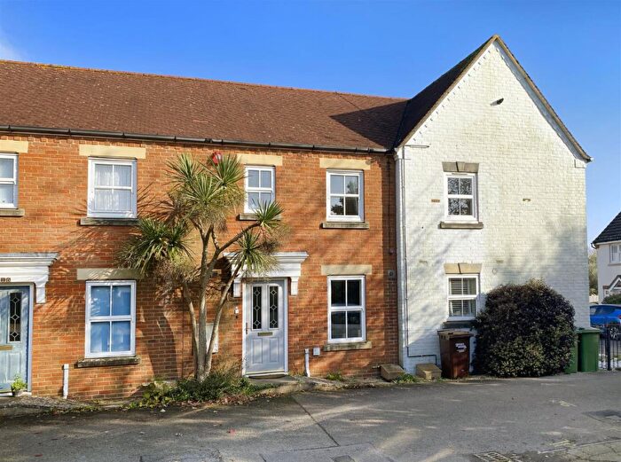 3 Bedroom Terraced House To Rent In Nursery Road, Angmering, BN16