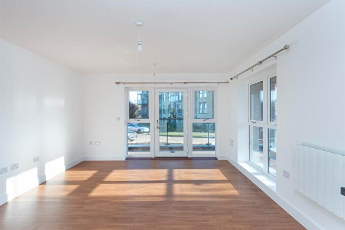 2 Bedroom Flat To Rent In Bedroom Property In Atlas Way, Milton Keynes, MK10