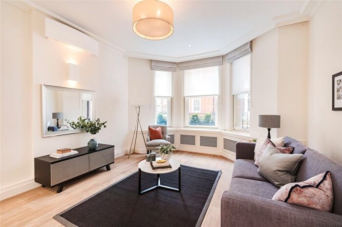 1 Bedroom Flat To Rent In Park Street, Mayfair, W1K
