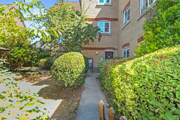 2 Bedroom Flat To Rent In Harberd Tye, Chelmsford, CM2