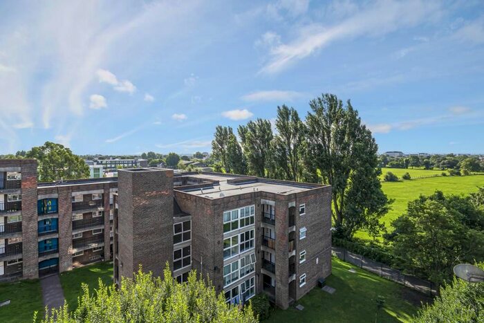 1 Bedroom Flat To Rent In Sunbury, Sunbury On Thames, TW3