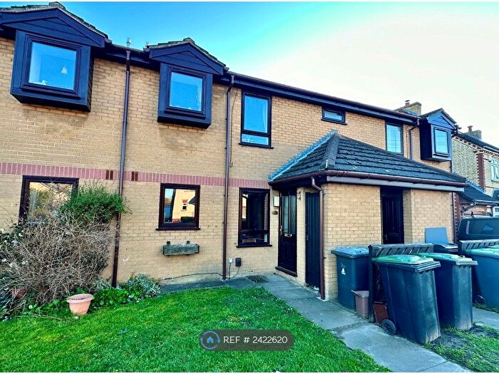 2 Bedroom Flat To Rent In The Vines, Stotfold, Hitchin, SG5