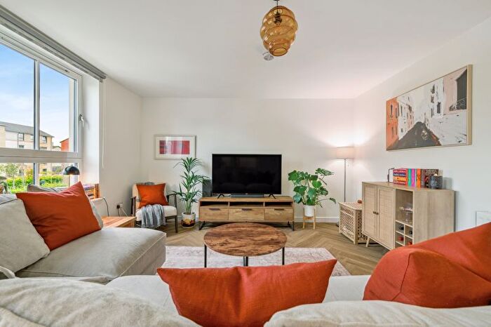 2 Bedroom Flat For Sale In Oatlands Square, Glasgow, G5