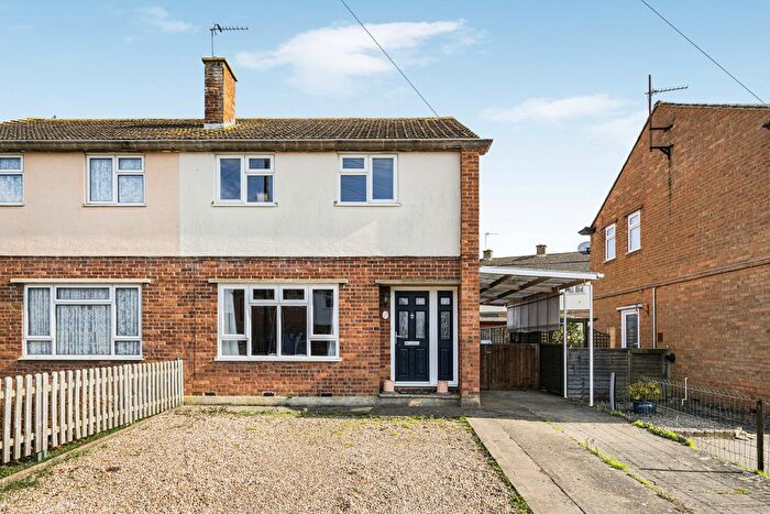 2 Bedroom Semi-Detached House For Sale In Woodpiece Road, Bicester, OX25