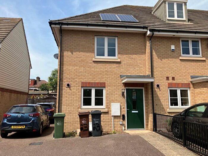 2 Bedroom End Of Terrace House To Rent In Champness Road, Barking, IG11