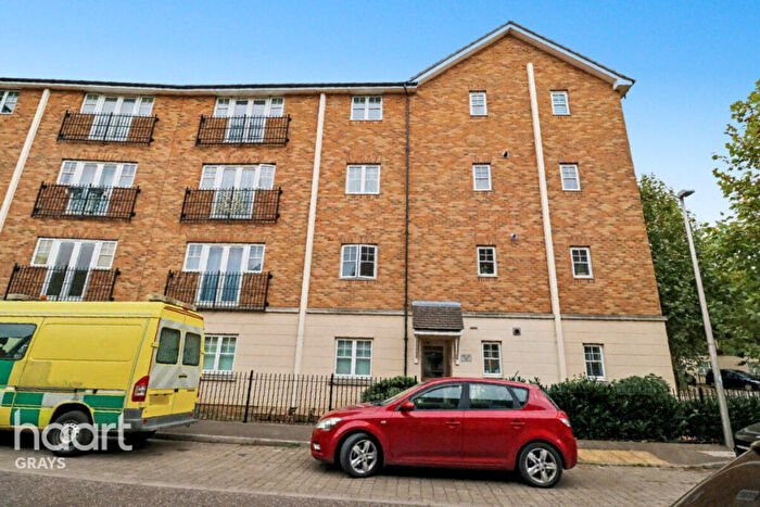 2 Bedroom Flat For Sale In Caspian Way, Purfleet, RM19