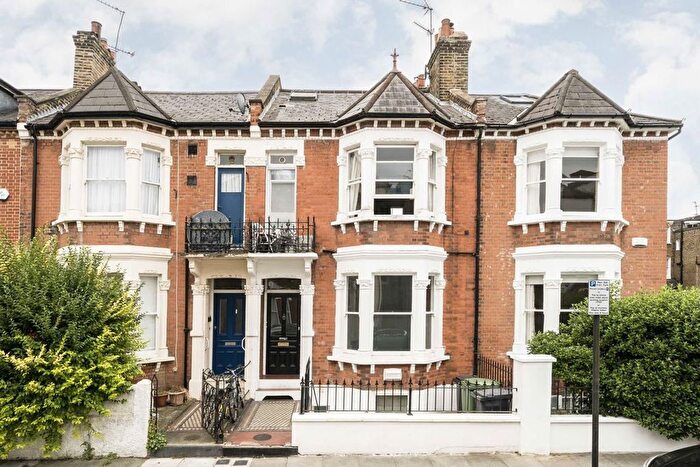 3 Bedroom Flat To Rent In Whittingstall Road, Fulham, London, SW6