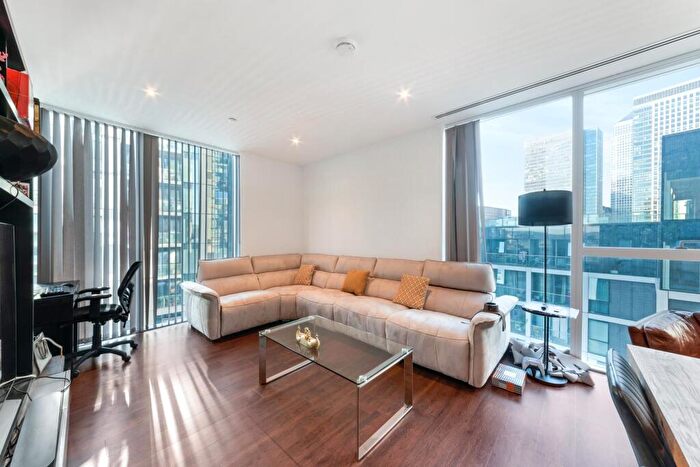 2 Bedroom Apartment To Rent In Maine Tower, Harbour Way, Canary Wharf, London, E14