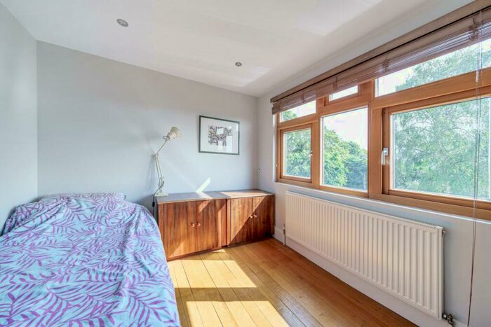 6 Bedroom Semi-Detached House For Sale In Elgin Road, Alexandra Park, N22