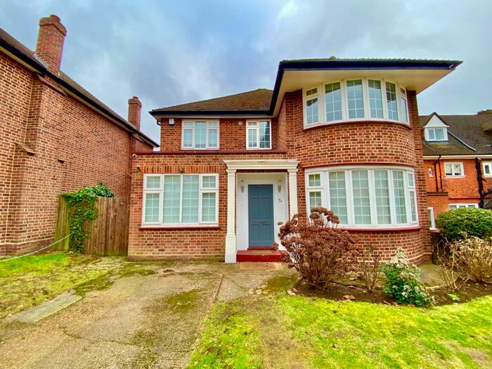 4 Bedroom Detached House To Rent In Hendon Avenue, London, N3