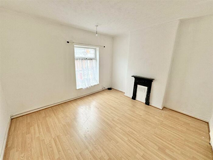 2 Bedroom End Of Terrace House For Sale In Montague Street, Mansfield, NG18