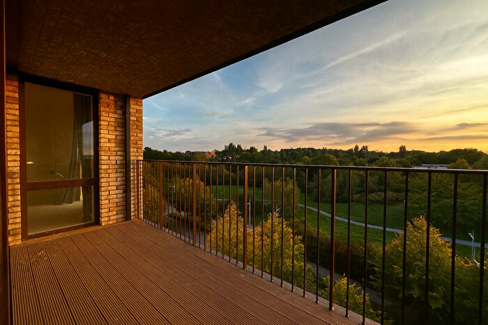 2 Bedroom Flat For Sale In Lakeside Drive, Park Royal, London, NW10