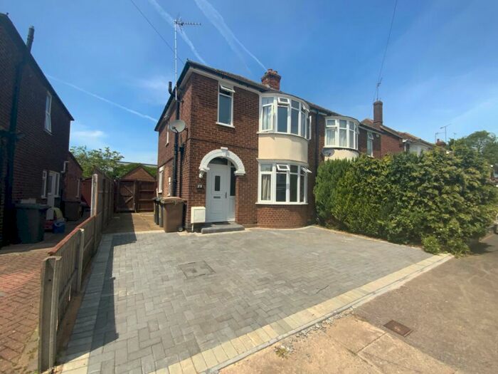 3 Bedroom Semi-Detached House To Rent In Anstee Road, Luton, Bedfordshire, LU4