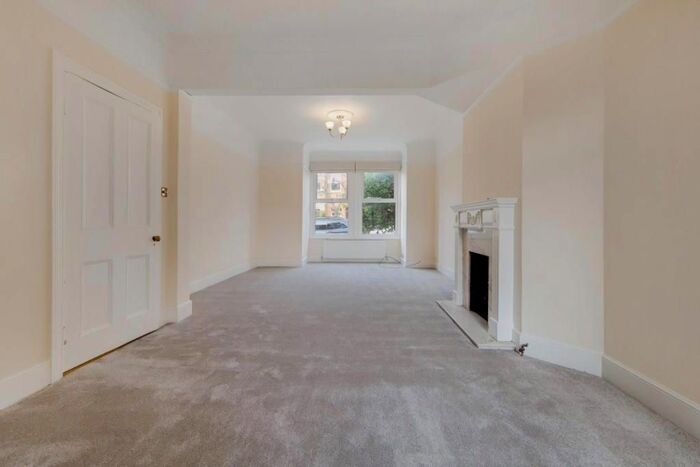 3 Bedroom Property To Rent In Beaumont Avenue, Richmond, TW9
