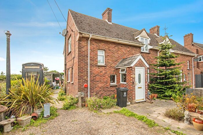 3 Bedroom Semi-Detached House For Sale In Bromley Road, Frating, Colchester, CO7