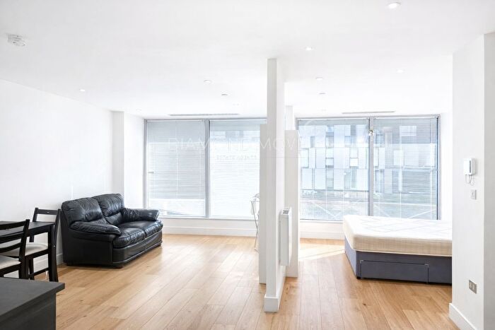 Studio To Rent In Staines Road, Hounslow, TW3