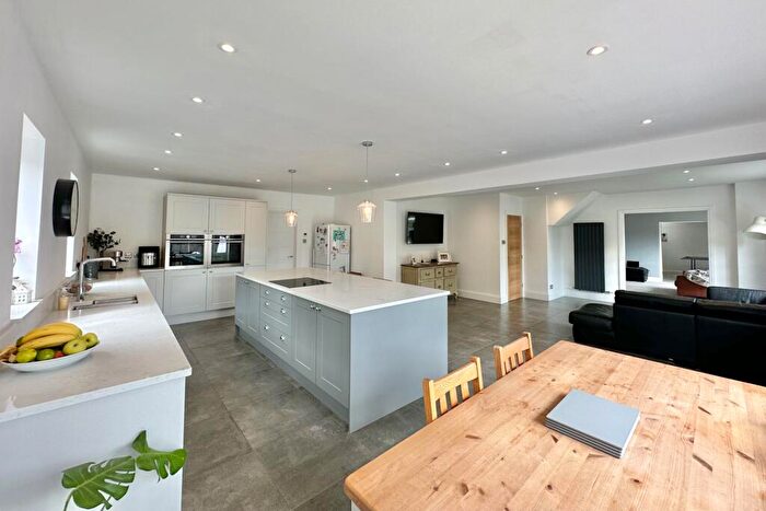 5 Bedroom Detached House For Sale In Knottocks End, Beaconsfield, HP9